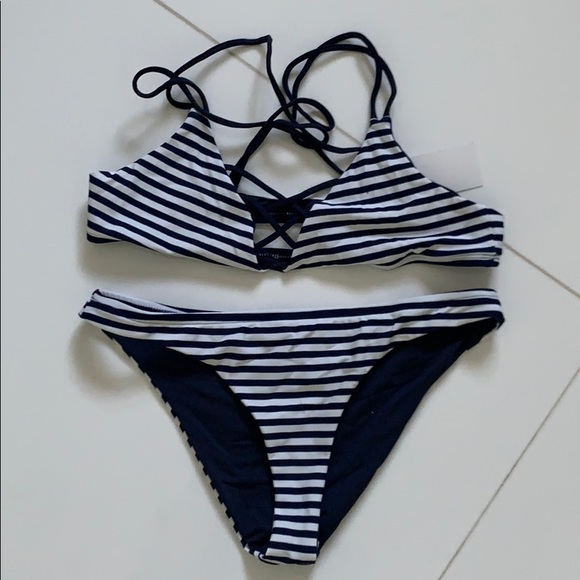 Bikini - Picture 1 of 1